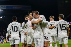 MU không còn cách nào khác ngoài việc tung người hùng Evans vào sân