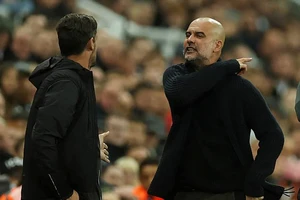 Pep Guardiola tiết lộ Man City chưa bao giờ muốn ăn 4, hài lòng với cú ăn 3