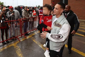 MU thắng đậm đội hạng hai