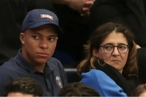 Mbappe buộc phải sa thải mẹ của mình