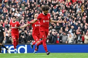Salah tỏa sáng, Liverpool thắng Everton