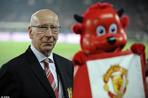 Sir Bobby Charlton qua đời đã ảnh hưởng nặng nề đến MU