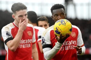 Nketiah lập hat-trick, Arsenal ‘hủy diệt’ Sheffield United