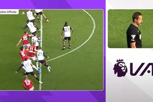 Vì sao VAR từ chối bàn thắng của MU: Nực cười và trò đùa
