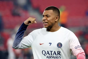 Cảnh chưa từng có, Real Madrid khiến fan choáng váng về vụ chuyển nhượng Mbappe