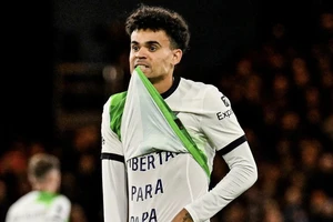 Luis Diaz cứu Liverpool và thông điệp “Hãy trả tự do cho cha tôi!”