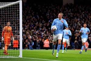 Man City chắc suất đi tiếp, Newcastle nguy cơ dừng bước