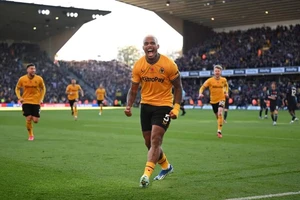 Tottenham thua ngược đau đớn trước Wolves