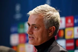 Mourinho nổi giận, chỉ trích cựu sao Chelsea bằng so sánh hài hước