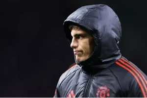 HLV Scaloni giải thích lí do loại ngôi sao MU khỏi tuyển Argentina