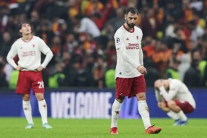 MU bị cầm hòa, Arsenal hủy diệt Lens