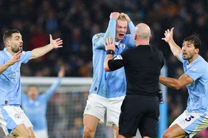 Man City bị FA buộc tội