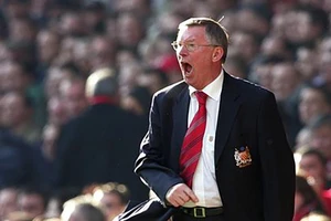 Sir Alex Ferguson kinh ngạc trước lời xin lỗi của cựu sao MU sau 4 năm