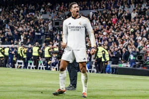 Real Madrid và Barcelona ngược dòng kịch tính