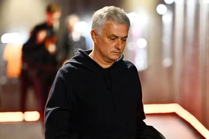 Mourinho tới Barcelona sau khi làm rõ thỏa thuận với CLB mới