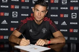 Ronaldo hoàn tất vụ chuyển nhượng kỳ lạ đến MU tại khu vườn nhà Lineker
