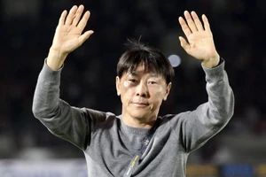 Fan Indonesia 'quay xe', đòi gia hạn hợp đồng ngay với Shin Tae-yong