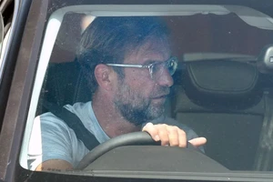 Klopp bí mật gặp gỡ người đại diện để mua ngôi sao của MU