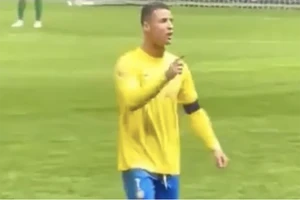 Ronaldo: ‘Tôi ở đây, Messi thì không’