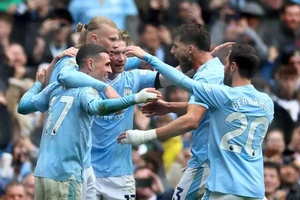 Man City thắng nhọc nhằn, Liverpool duy trì ngôi đầu Premier League