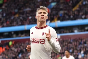 Hojlund sánh ngang kỷ lục lịch sử Premier League của Anelka