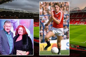 MU xin lỗi huyền thoại CLB