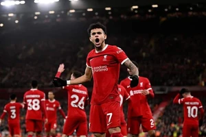 Liverpool thắng lớn, Arsenal thua đau