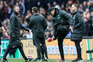 Klopp tuyên bố trọng tài không đủ trình độ bắt trận chung kết Carabao Cup