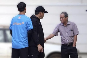 Đội bóng của bầu Đức di chuyển vào “tâm bão”