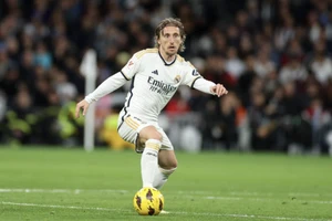 Real Madrid biến ngày về của Rafa Benitez thành cơn ác mộng