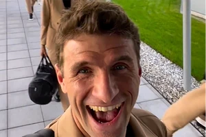 Muller gây sốt với màn 'chào' Kai Havertz