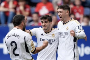 Real Madrid gia tăng khoảng cách với Barca lên 11 điểm