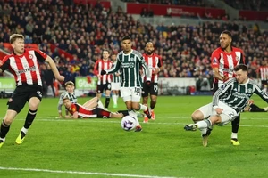 MU bị chia điểm phút bù giờ