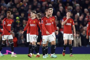 Mức lương của Arsenal khiến MU phải xấu hổ