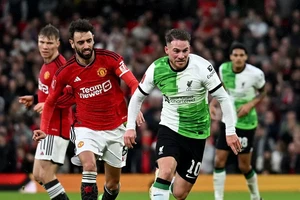 Fan Liverpool nổi giận trước trận đại chiến với MU