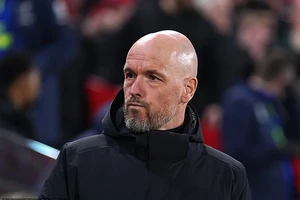 Ten Hag lên tiếng cầu xin Sir Jim Ratcliffe