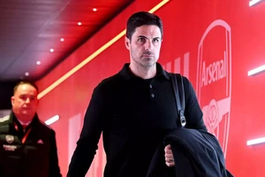 Arteta muốn Arsenal tỏa ra 'hào quang bất khả chiến bại' năm xưa