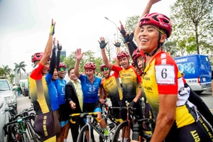 Igor Frolov chiếm áo vàng sau chặng đua nhỏ gây thiệt hại to