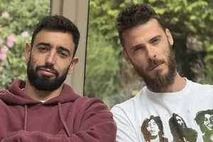 Trở lại Manchester, De Gea gặp Bruno Fernandes để làm gì?
