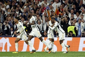 Man City và Real Madrid rượt đuổi ngoạn mục, Arsenal hòa Bayern Munich