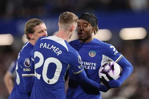 Pochettino nổi giận tố cầu thủ Chelsea làm điều xấu hổ