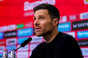 Xabi Alonso hủy họp báo vì thông báo 'xin quý khách bình tĩnh rời sân ngay lập tức'
