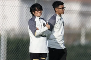 Cựu bác sĩ tuyển Việt Nam, “thần y” Choi bị Indonesia giữ lại