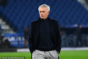 Mourinho không biết nói gì về sai lầm của Amorim
