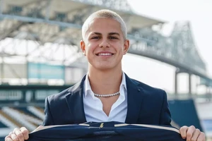 Man City ký hợp đồng với thần đồng 14 tuổi trong thỏa thuận độc đáo