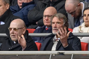 Huyền thoại MU gửi tin nhắn tàn bạo tới Sir Jim Ratcliffe