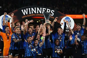 Lookman lập hat-trick, Atalanta nhấn chìm Bayer Leverkusen vô địch Europa League