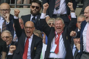 Sir Alex Ferguson phản ứng chỉ bằng 1 từ về danh hiệu FA Cup của MU