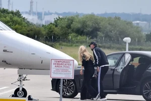 Khoảnh khắc đau lòng Klopp lên máy bay rời Liverpool: 'Đã đến lúc tôi phải ra đi'