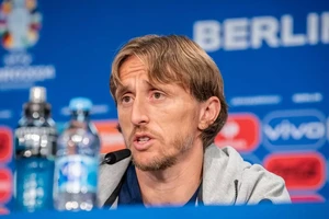 Luka Modric nổi giận đưa ra lời cảnh báo tới tuyển Tây Ban Nha